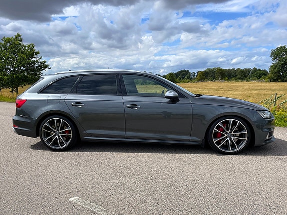 Audi S4 3 of 26