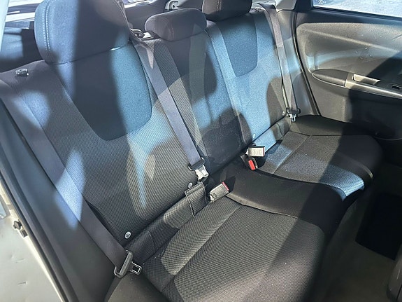 Subaru Impreza 9 of 13