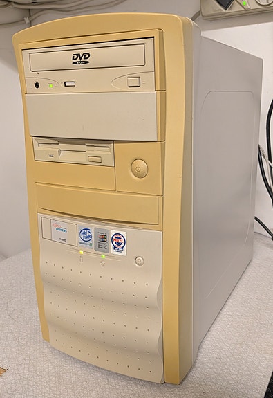 Retro dator med Windows 95c