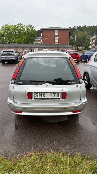 Toyota Corolla 2 of 7