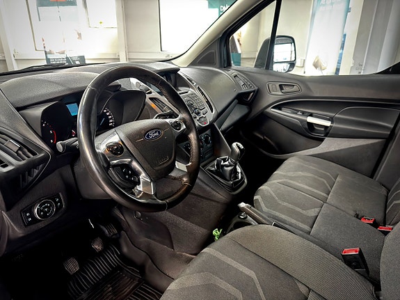 Ford Transit Connect 7 of 11