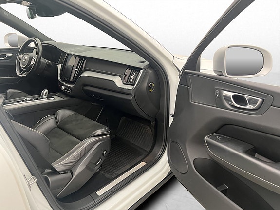 Volvo XC60 23 of 30