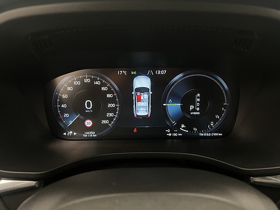Volvo XC60 13 of 30