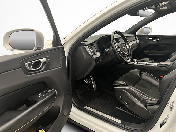 Volvo XC60 9 of 30