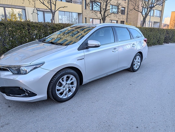 Toyota Auris 8 of 13