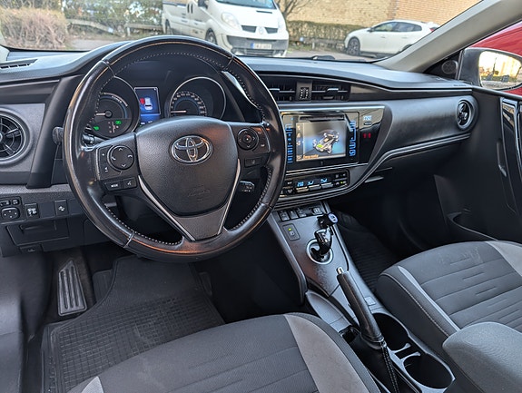 Toyota Auris 3 of 13