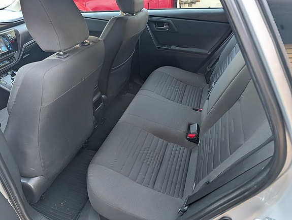 Toyota Auris 4 of 13