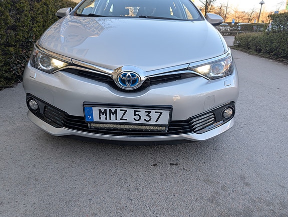 Toyota Auris 7 of 13