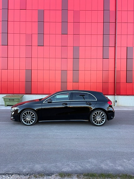 Mercedes-Benz A200 d 2 of 9