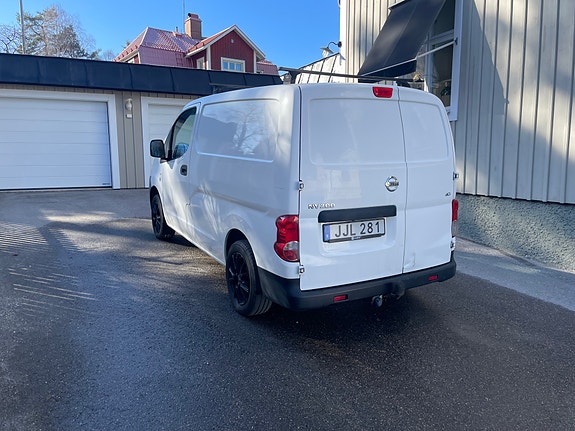 Nissan NV200 4 of 10
