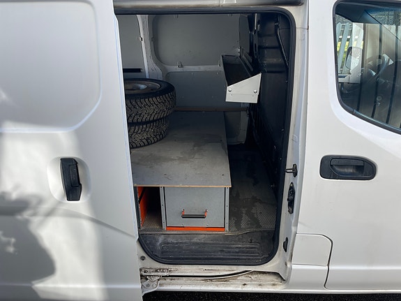 Nissan NV200 7 of 10