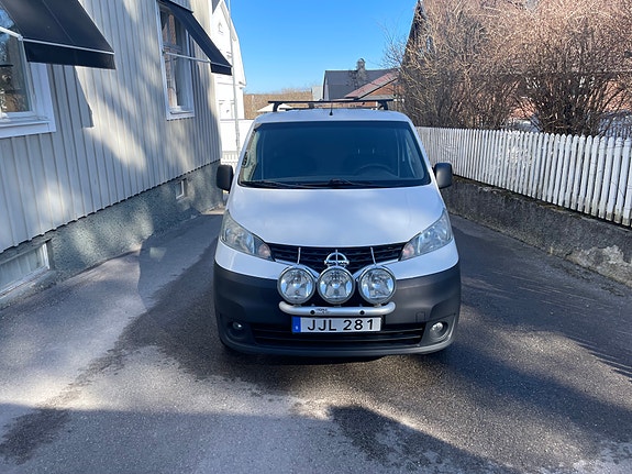 Nissan NV200 2 of 10