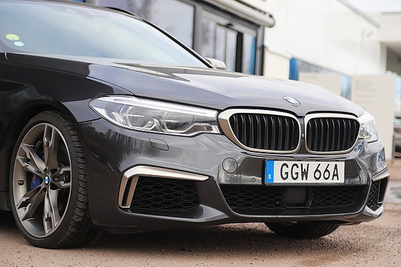 BMW M550d 4 of 5