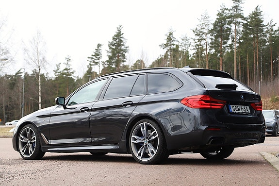 BMW M550d 3 of 5