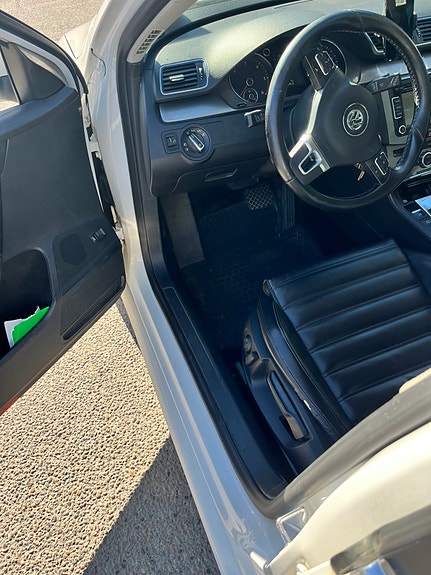 Volkswagen Passat 2 of 4