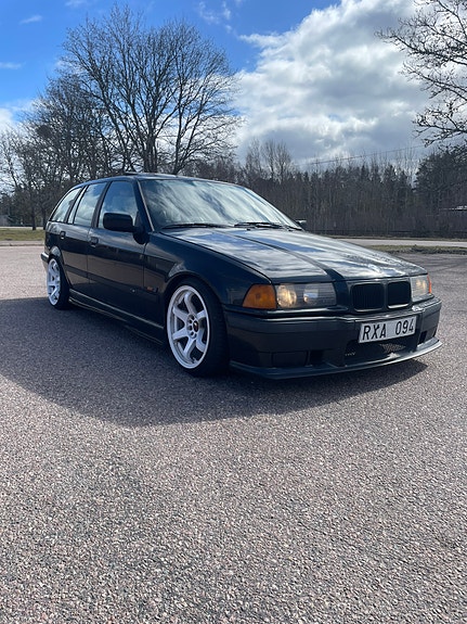 BMW 328i 2 of 5