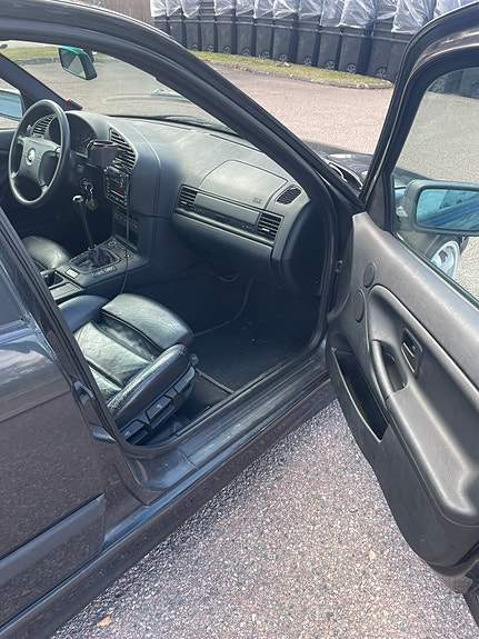 BMW 328i 7 of 14