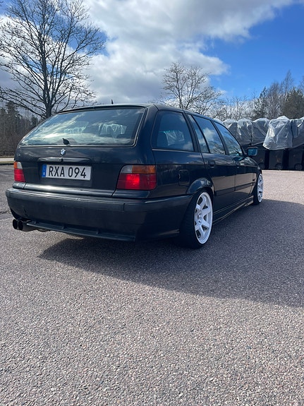 BMW 328i 3 of 5