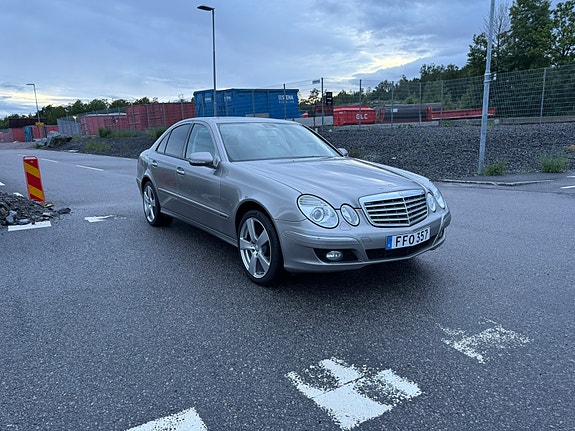 Mercedes-Benz E200 2 of 5