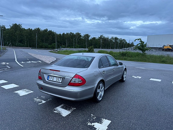 Mercedes-Benz E200 5 of 5