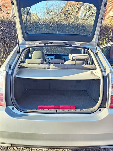 Toyota Prius 4 of 5