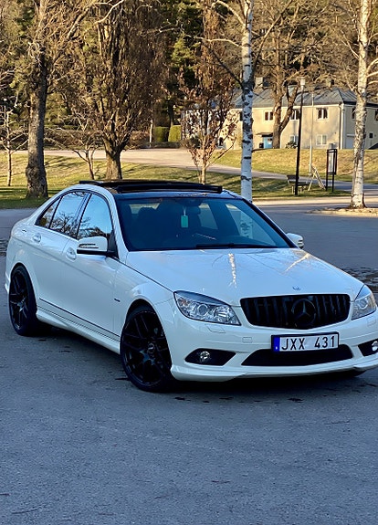 Mercedes-Benz C180 3 of 5