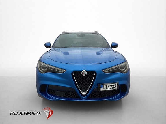 Alfa Romeo Stelvio Quadrifoglio 2 of 5
