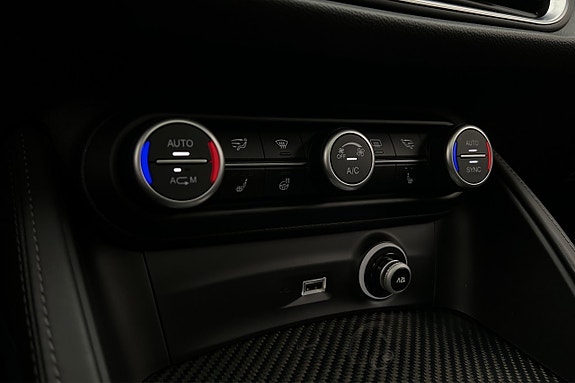 Alfa Romeo Stelvio Quadrifoglio 29 of 30