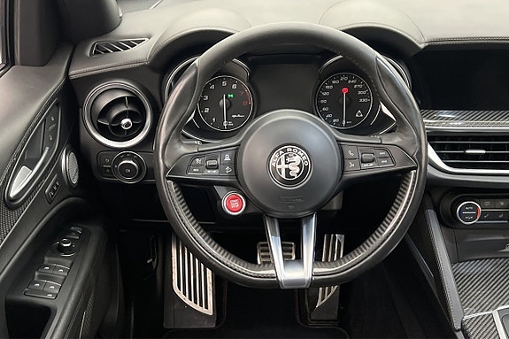 Alfa Romeo Stelvio Quadrifoglio 9 of 30
