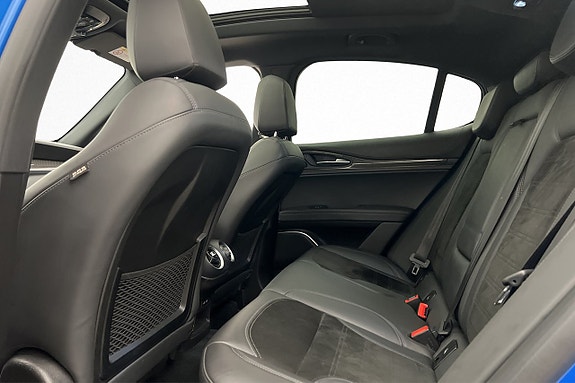 Alfa Romeo Stelvio Quadrifoglio 13 of 30