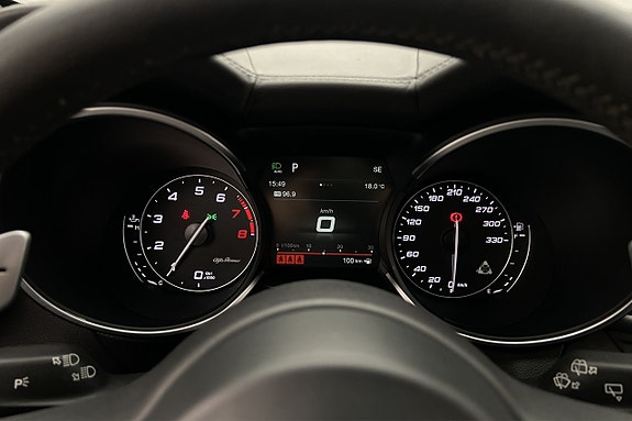 Alfa Romeo Stelvio Quadrifoglio 16 of 30
