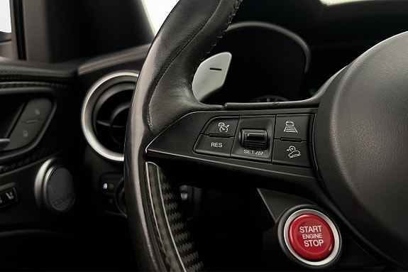 Alfa Romeo Stelvio Quadrifoglio 26 of 30