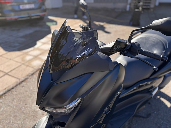 Yamaha Xmax 300 5 of 5