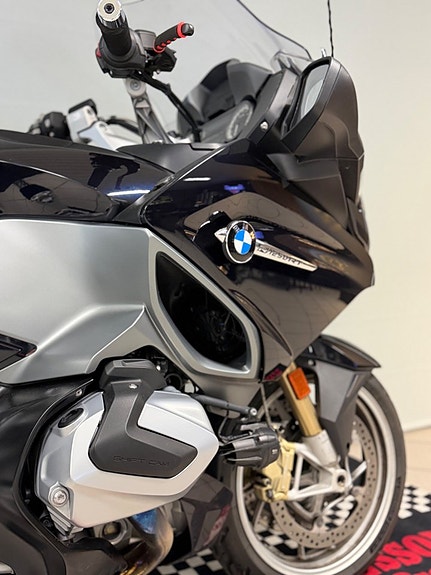 BMW R 1250 RT 4 of 5
