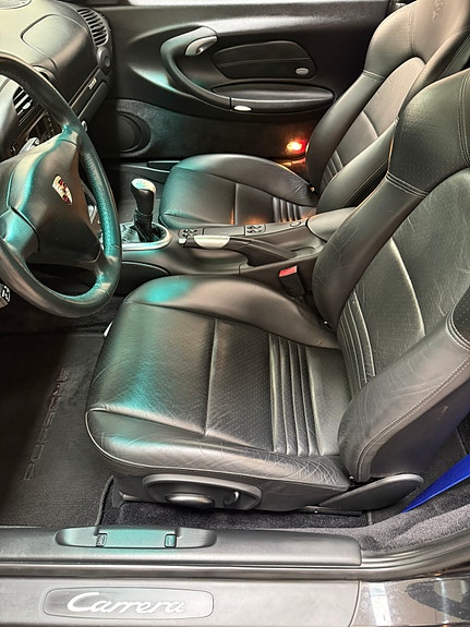 Porsche 911 Carrera 4 of 5