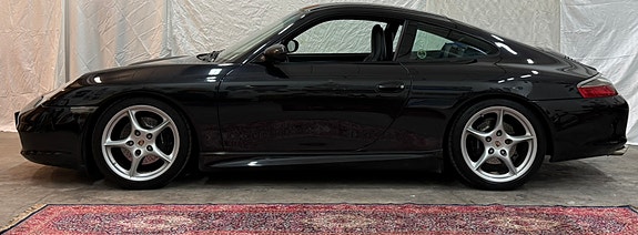 Porsche 911 Carrera 3 of 5