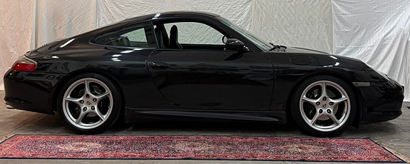 Porsche 911 Carrera 2 of 5