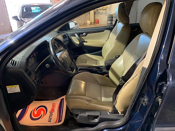 Volvo V70 8 of 23
