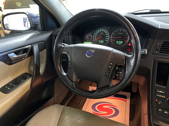 Volvo V70 11 of 23