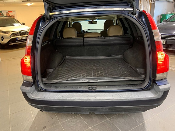 Volvo V70 7 of 23
