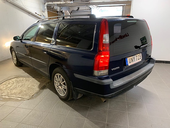 Volvo V70 4 of 5