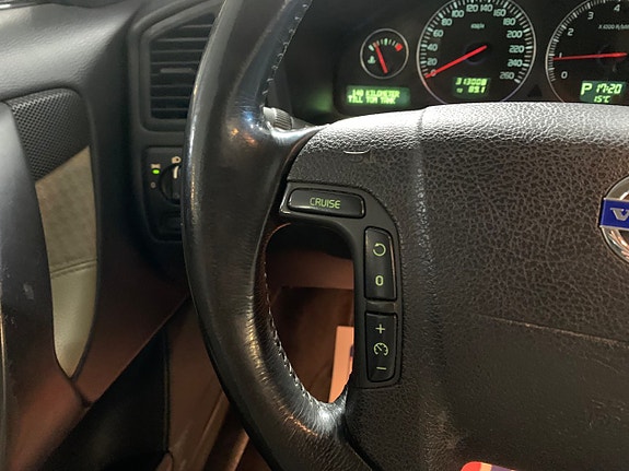 Volvo V70 12 of 23