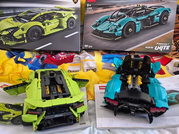 LEGO Technic sportbilar Aston Martin 42208 & Lamborghini 42161