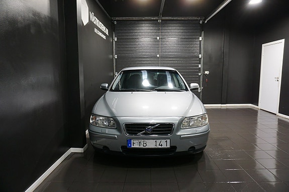 Volvo S60 2 of 5