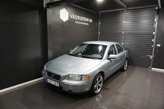 Volvo S60 4 of 5