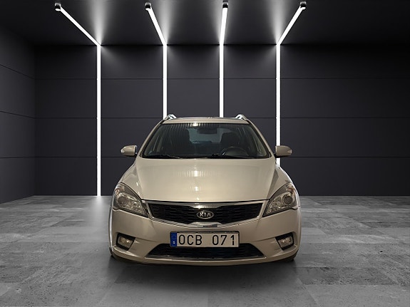 Kia Ceed 2 of 5