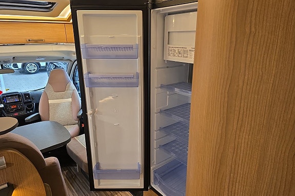 Malibu T 440 LE Automat 2xAC/Litium/ 2xsolceller/Inverter/Navi/4250kg 12 of 30