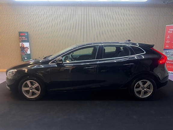 Volvo V40 2 of 5