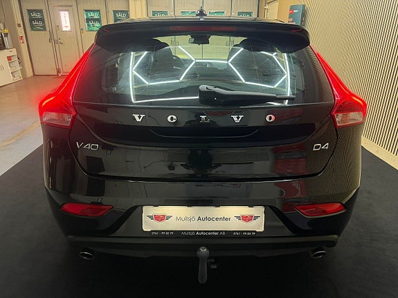 Volvo V40 4 of 5