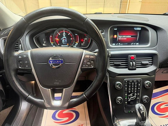 Volvo V40 13 of 15